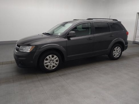 Used 2019 Dodge Journey SE FWD image 2