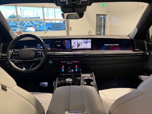 Used 2026 Cadillac Escalade V w/ LPO, ONYX Package image 35