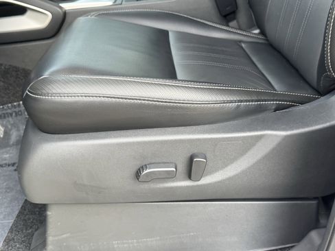 Used 2024 Nissan Frontier SL w/ Technology Package image 27