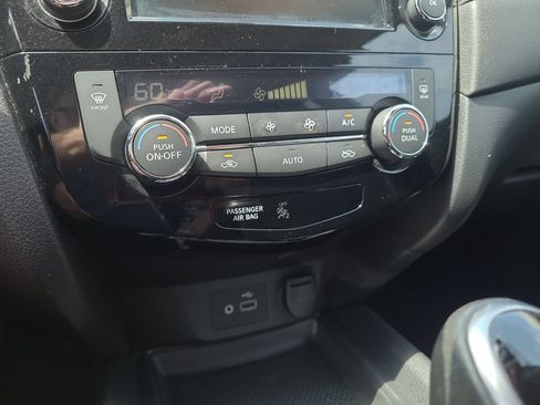 Used 2020 Nissan Rogue SV FWD image 24