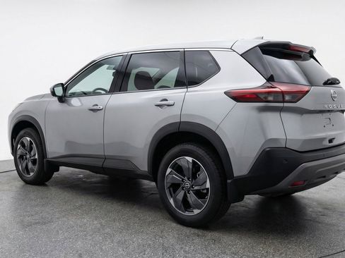 Used 2025 Nissan Rogue SV FWD image 5
