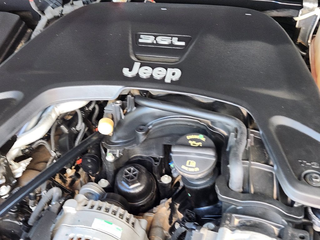 Used 2019 Jeep Wrangler Sport AWD/4WD image 16