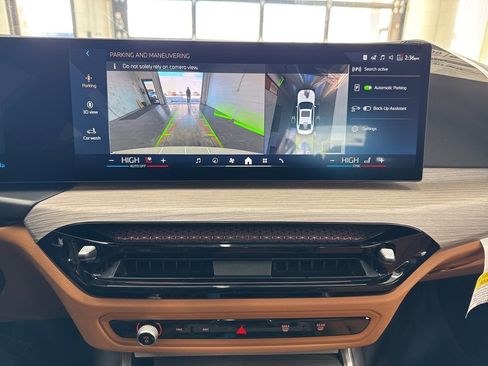 Used 2025 BMW 330i xDrive Sedan w/ Premium Package image 26