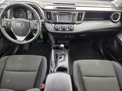 Used 2018 Toyota RAV4 LE image 7