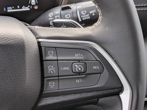 Used 2024 Jeep Grand Cherokee Altitude AWD/4WD image 13