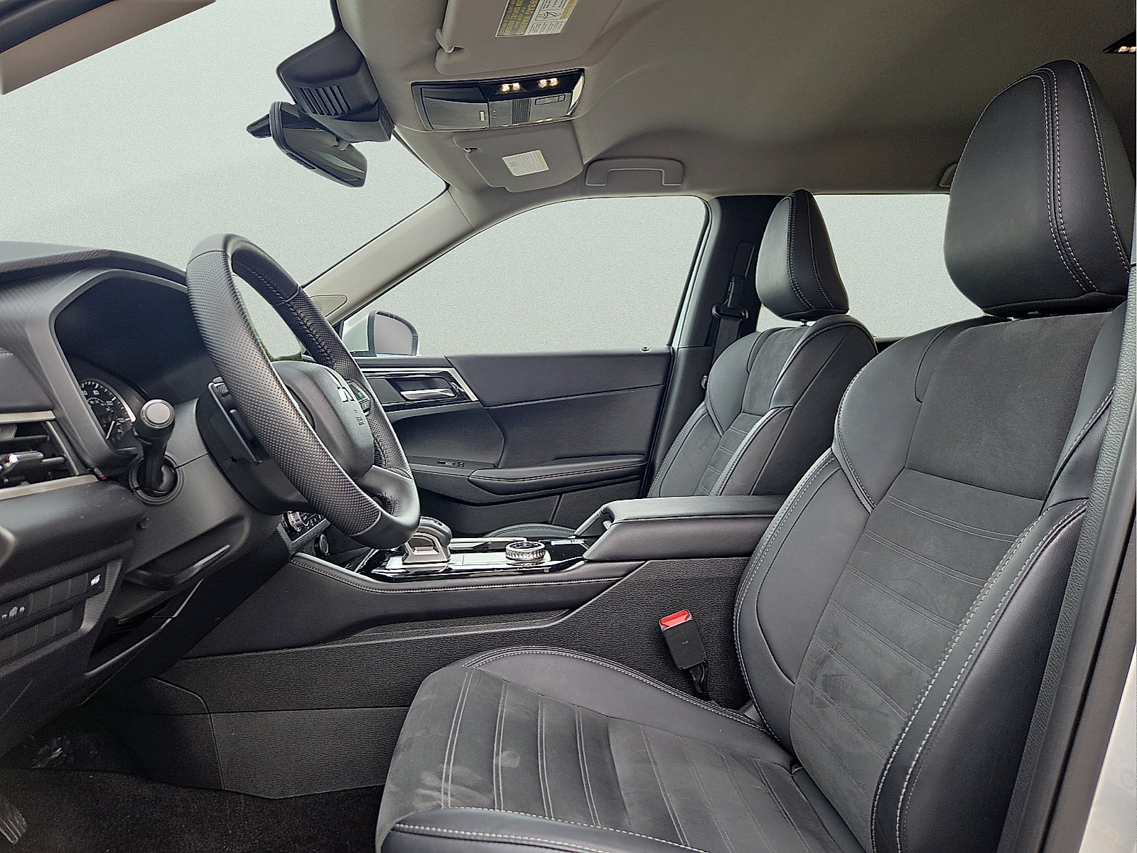 Used 2025 Mitsubishi Outlander SE AWD/4WD image 15