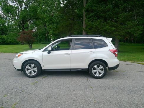 Used 2014 Subaru Forester 2.5i Limited AWD/4WD image 10