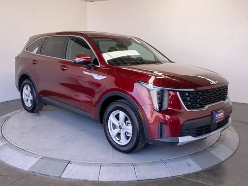 Used 2025 Kia Sorento LX FWD image 7