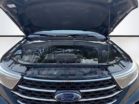 Used 2021 Ford Explorer XLT w/ Equipment Group 202A AWD/4WD image 34