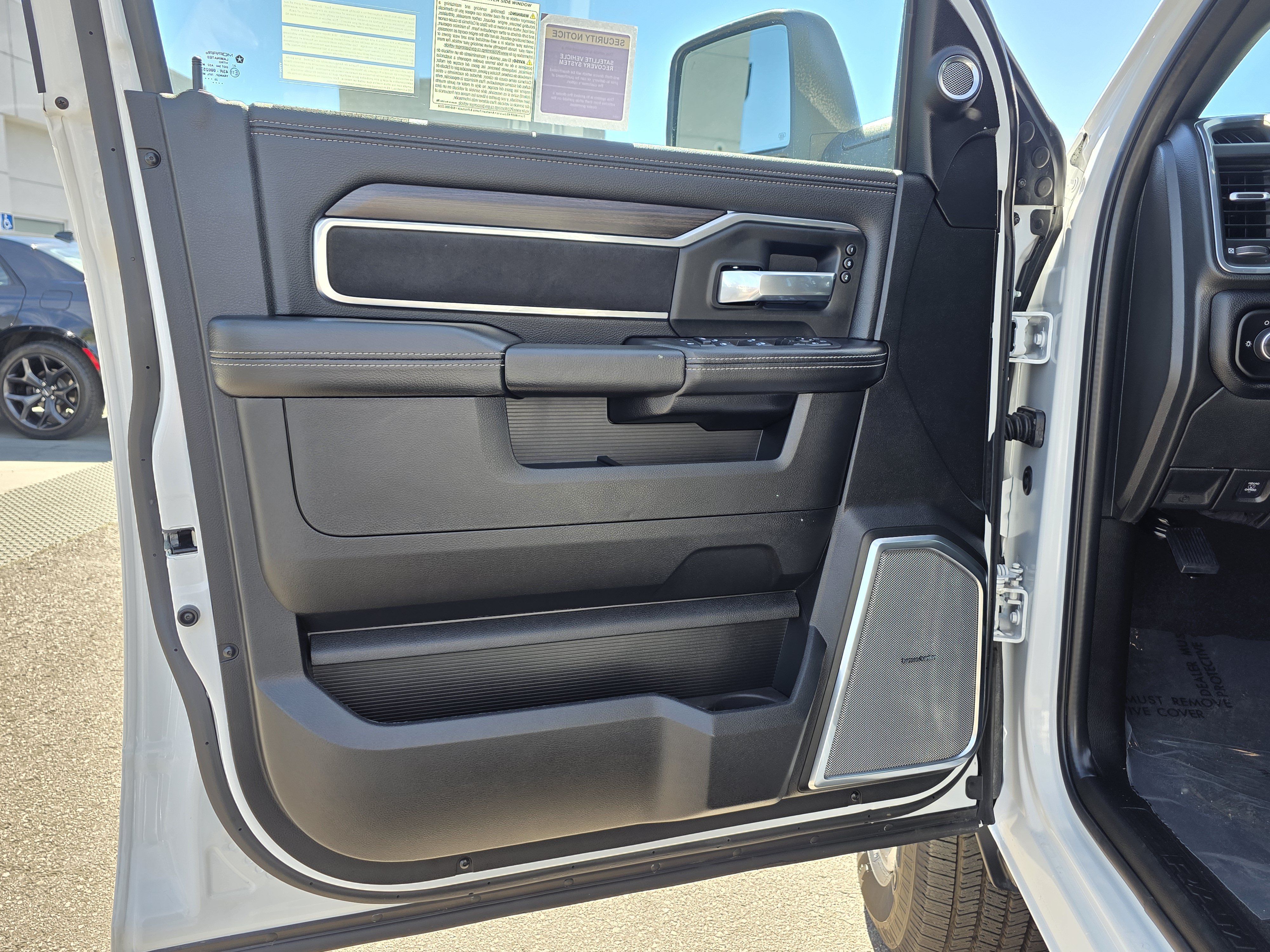 New 2026 RAM 2500 Laramie AWD/4WD image 15