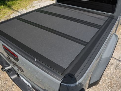 New 2025 Jeep Gladiator Sport image 8