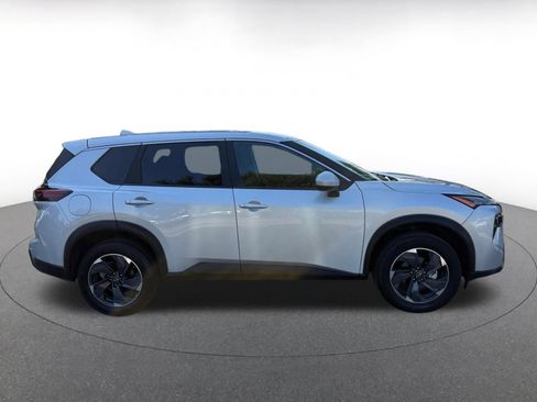 Used 2025 Nissan Rogue SV FWD image 12