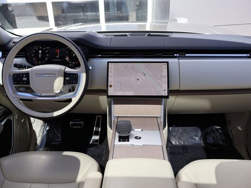 Used 2024 Land Rover Range Rover Long Wheelbase SE AWD/4WD image 25