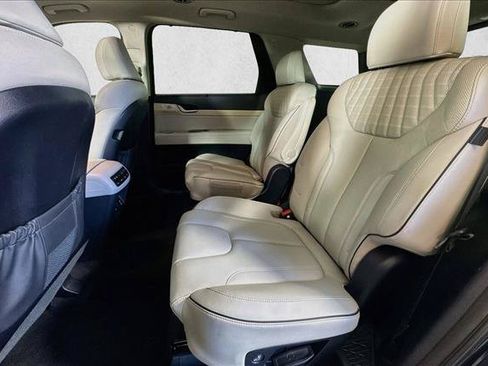 Used 2024 Hyundai Palisade Limited FWD image 23