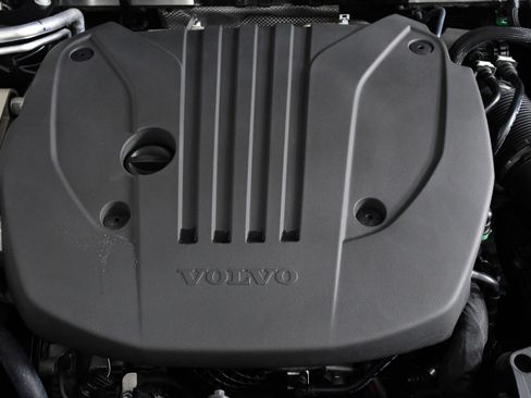 Used 2024 Volvo XC60 B5 Plus image 37