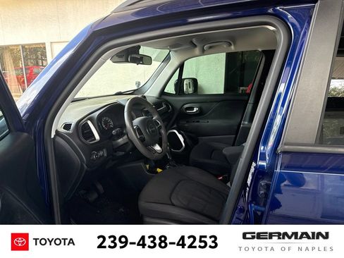 Used 2019 Jeep Renegade Latitude FWD image 15