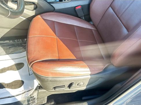 Used 2024 Kia Telluride EX w/ EX Captain's Chair Package FWD image 19