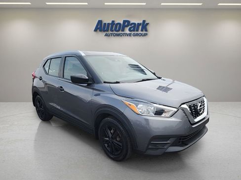 Used 2019 Nissan Kicks S FWD image 1