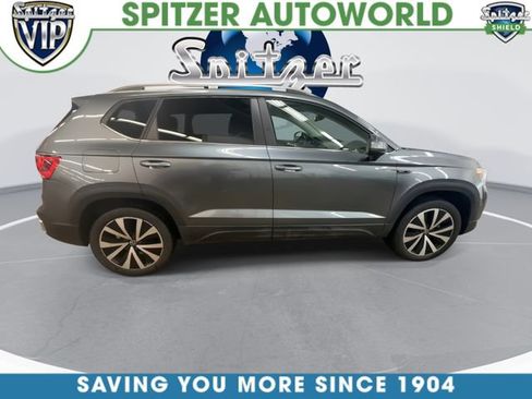 Used 2023 Volkswagen Taos SE w/ Panoramic Sunroof Package FWD image 11