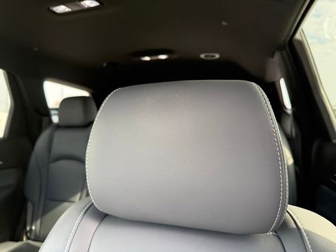 Used 2022 Buick Enclave Essence image 28