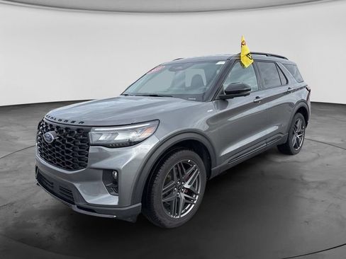 Used 2025 Ford Explorer ST-Line w/ ST-Line Street Pack AWD/4WD image 6