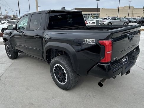 Used 2024 Toyota Tacoma TRD Off-Road image 5