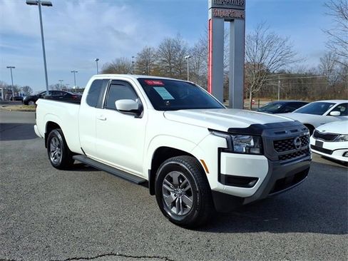 Certified 2025 Nissan Frontier SV image 1