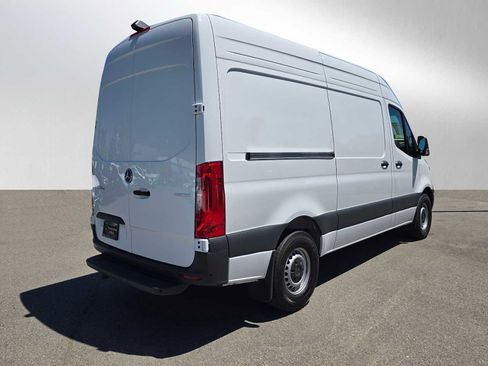 Used 2025 Mercedes-Benz Sprinter 2500 image 3