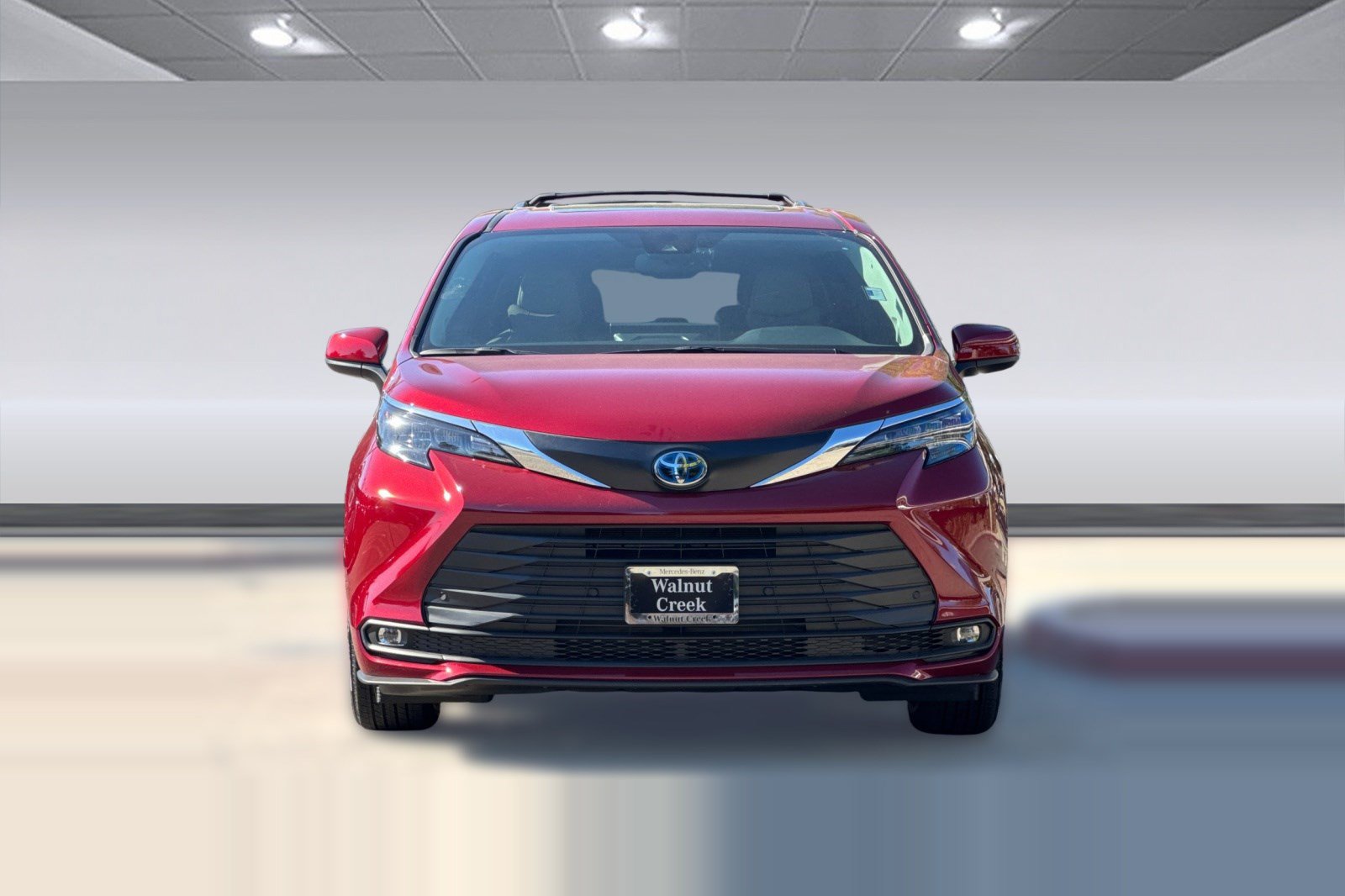 Used 2025 Toyota Sienna XLE w/ XLE Plus Package AWD/4WD image 6