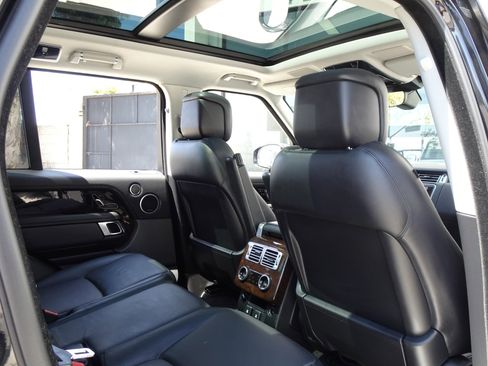 Used 2020 Land Rover Range Rover HSE image 19