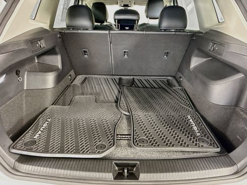 Certified 2025 Volkswagen Tiguan SE w/ Panoramic Sunroof Package AWD/4WD image 24