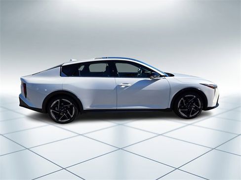 Used 2025 Kia K4 GT-Line w/ GT-Line Sunroof Package image 3