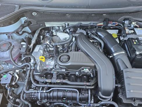 New 2026 Volkswagen Taos SE FWD image 19