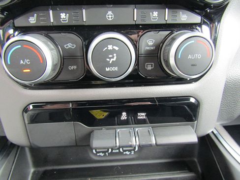 Used 2024 RAM 1500 Laramie image 34