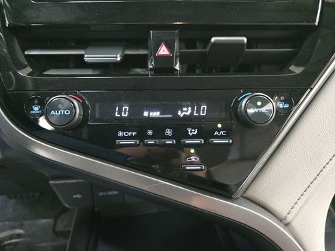 Used 2024 Toyota Camry SE FWD image 20