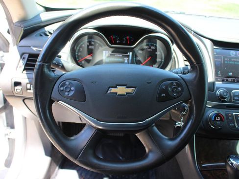 Used 2014 Chevrolet Impala LT w/ Convenience Package FWD image 19