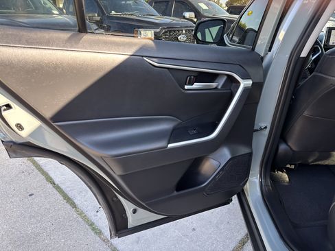 Used 2023 Toyota RAV4 XLE Premium image 16