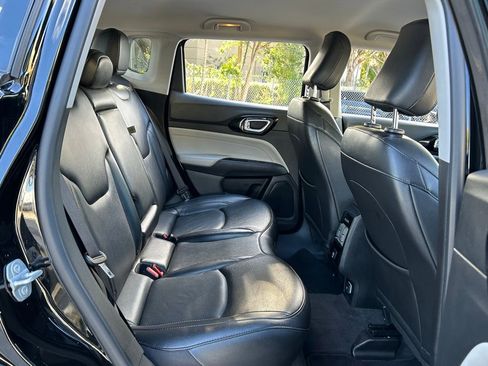 Certified 2022 Jeep Compass Limited image 37