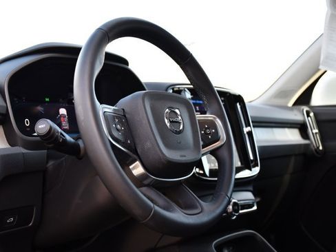 Certified 2025 Volvo XC40 B5 Plus image 10