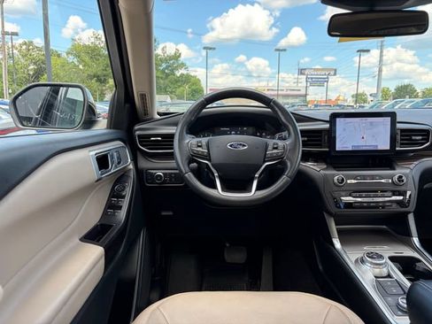 Used 2020 Ford Explorer Limited AWD/4WD image 3