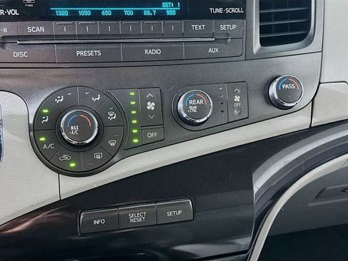 Used 2011 Toyota Sienna LE image 22