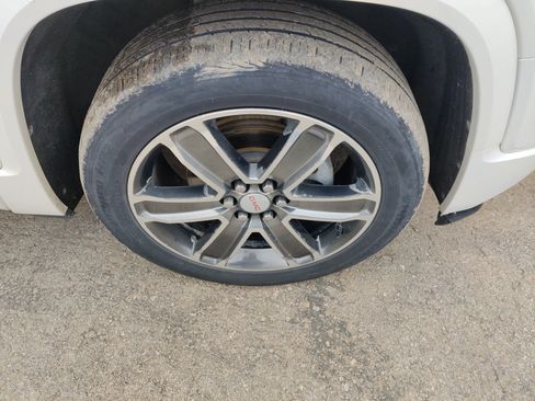 Used 2018 GMC Acadia Denali w/ Technology Package image 3