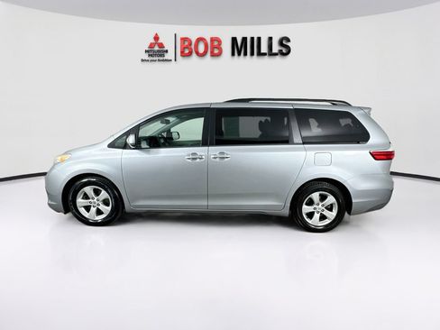 Used 2015 Toyota Sienna LE FWD image 4