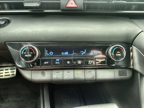 Used 2026 Hyundai Elantra Sport FWD image 18