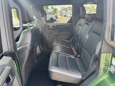 Used 2025 Ford Bronco Outer Banks AWD/4WD image 8