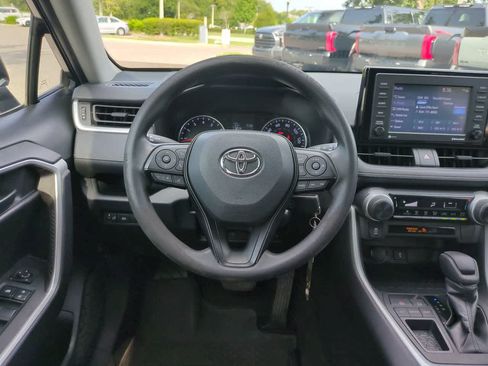 Used 2021 Toyota RAV4 LE FWD image 15