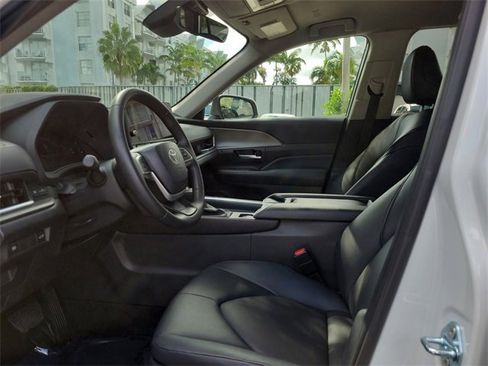 Used 2025 Toyota Grand Highlander Limited image 11