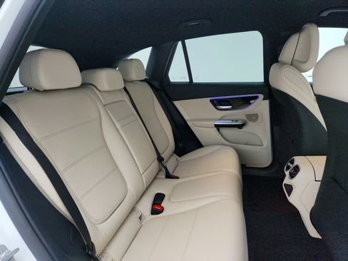 Used 2025 Mercedes-Benz GLC 300 image 14
