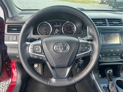 Used 2016 Toyota Camry SE FWD image 17