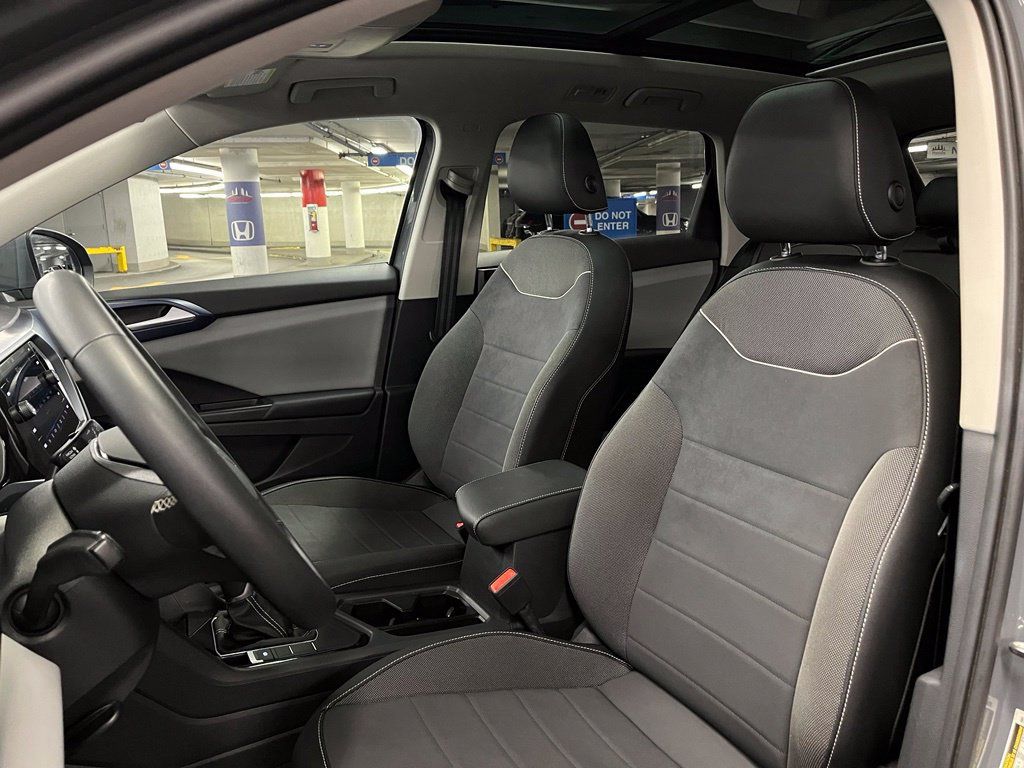 Used 2023 Volkswagen Taos SE w/ Panoramic Sunroof Package FWD image 21